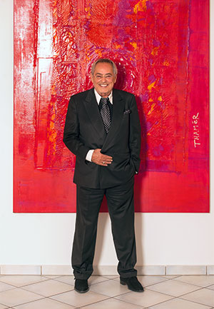 Franco-Thamer-vor-Gemaelde.jpg Franco-Thamer-vor-Gemaelde.jpg